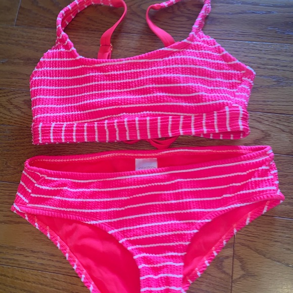 Bikini - Picture 1 of 1